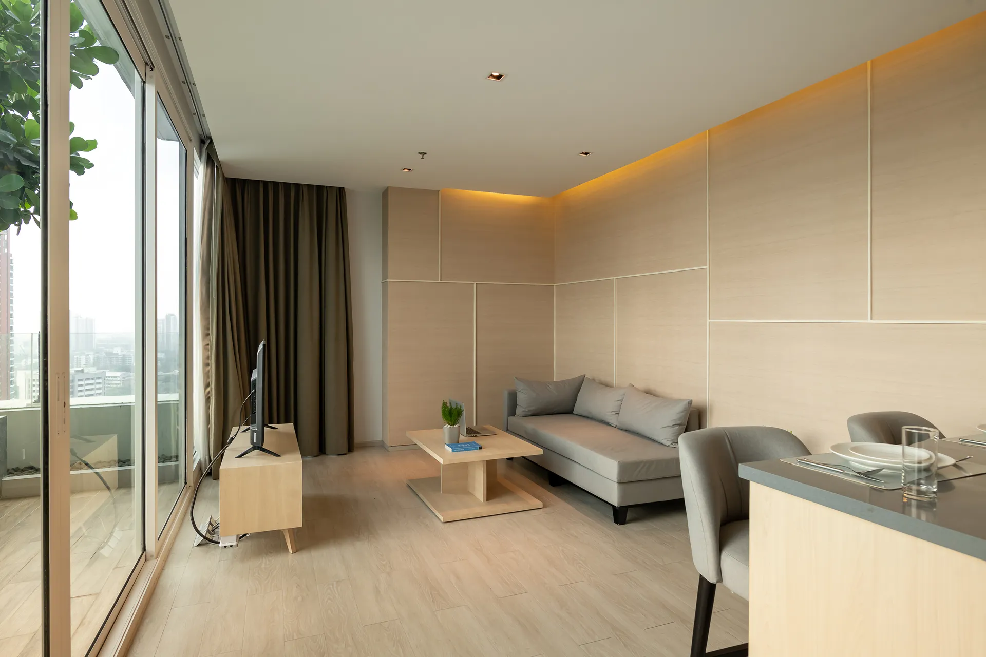 thonglor suite 1-bedroom garden skytrain 5-star-hotel