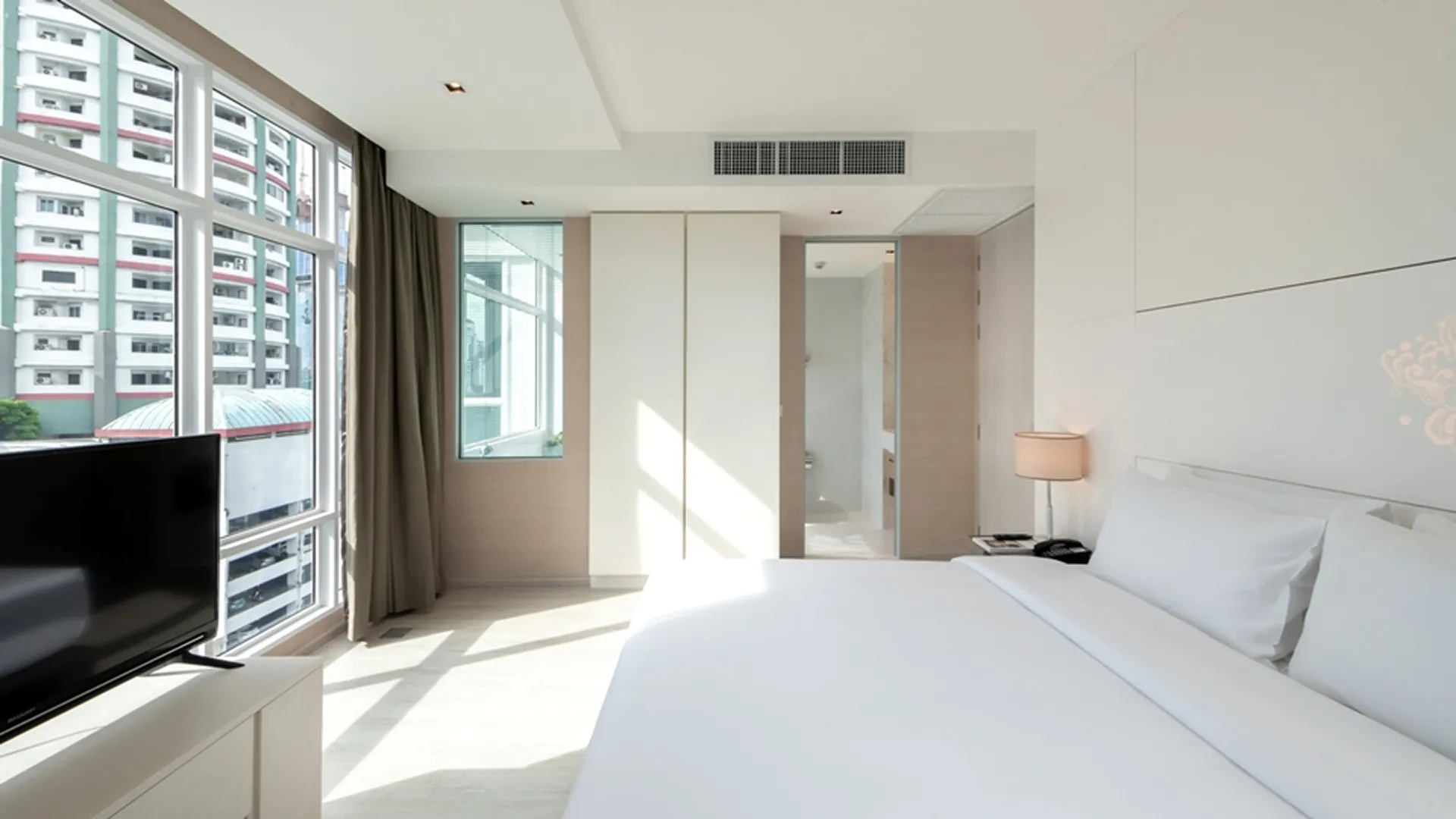 skytrain 2-bedroom suite with kitchen thonglor 5-star-hotel
