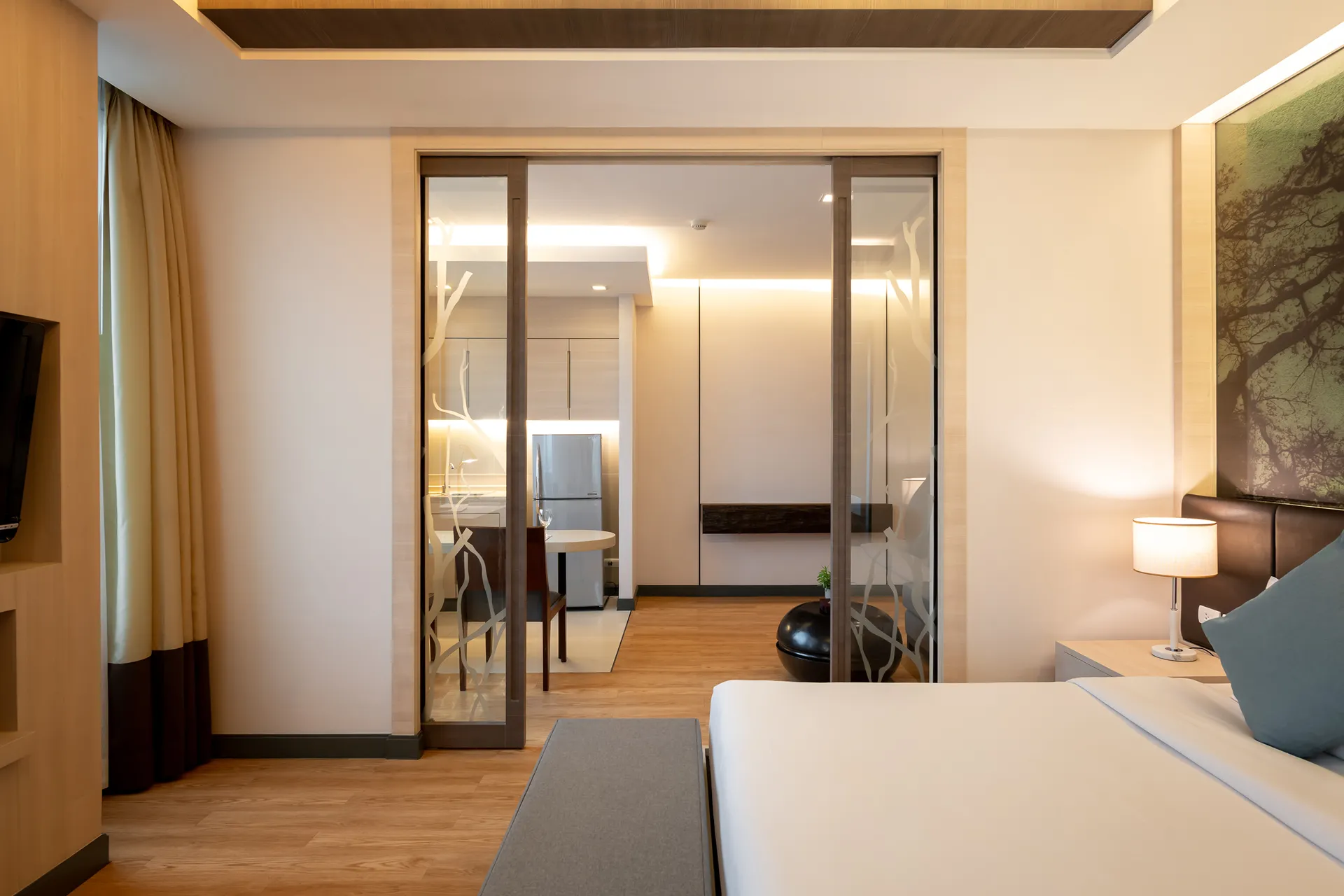 skytrain bangkok 5-star hotel suite sukhumvit with kitchenette
