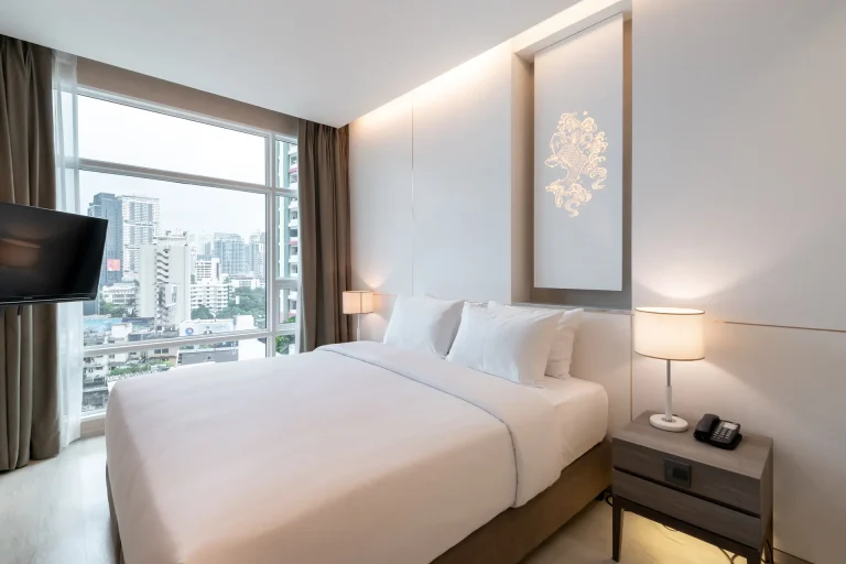 skytrain-bangkok-thonglor-suite-with-kitchen-5-star-hotel