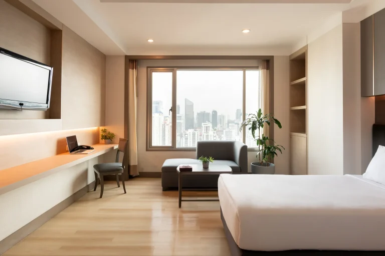 studio-with-kitchen-near-bts-skytrain-asoke-city-view