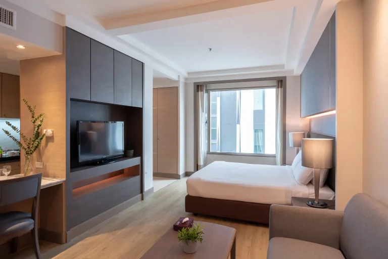 studio-with-kitchen-near-mrt-subway-sukhumvit-kitchenette