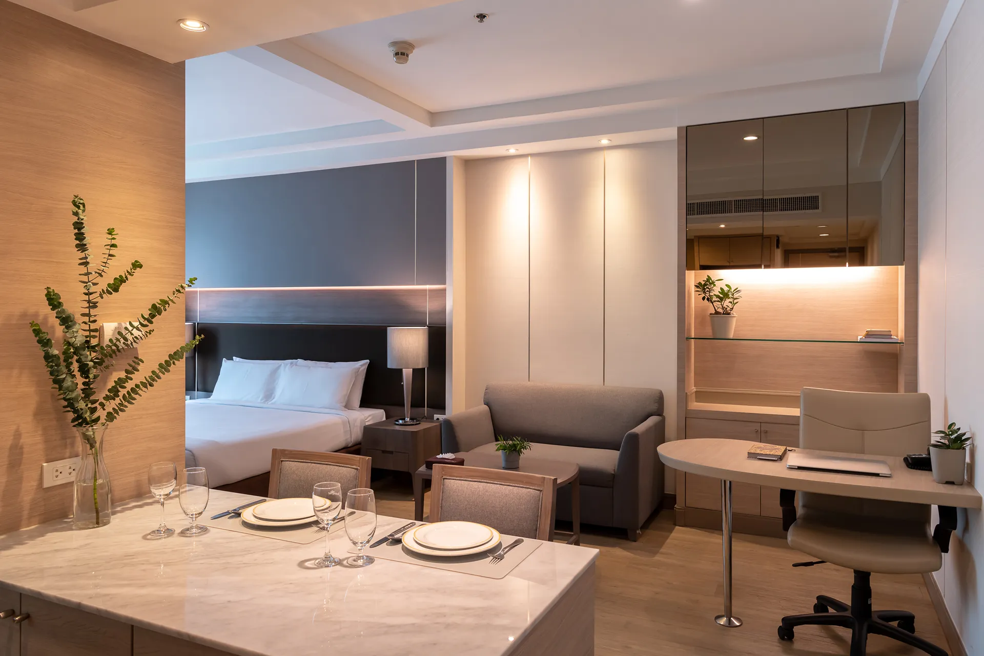 Studio with kitchen near MRT Sukhumvit featuring natural light.