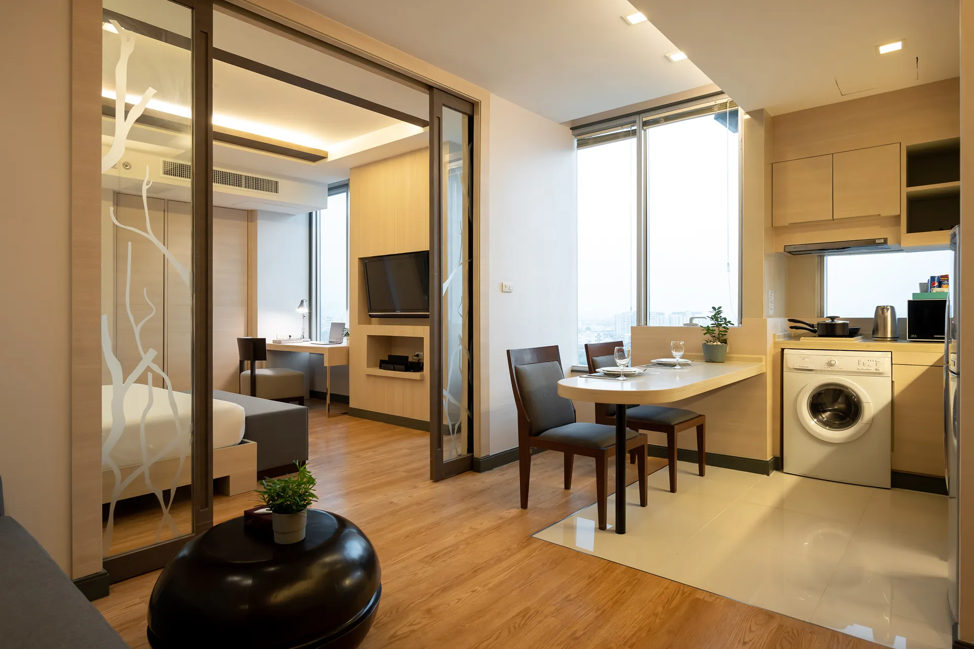 suite 5-star hotel with kitchenette sukhumvit skytrain bangkok