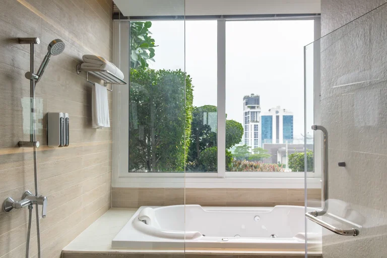 suite-garden-1-bedroom-thonglor-skytrain-5-star-hotel