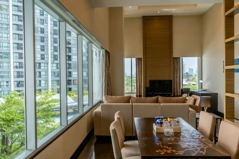 suite-luxury-next-to-bts-skytrain-bangkok-hotel-5-star