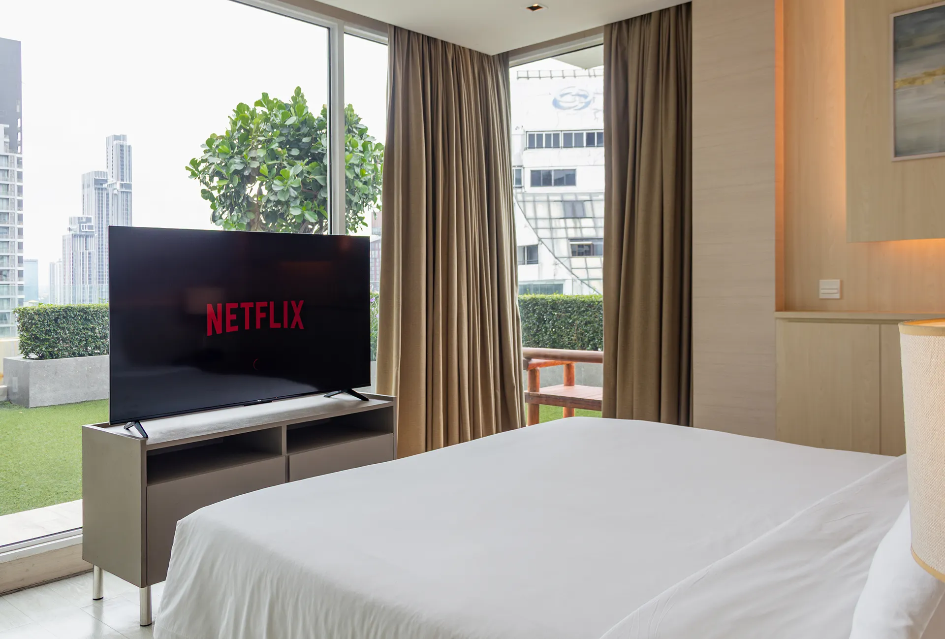 skytrain thonglor 1-bedroom suite garden 5-star-hotel