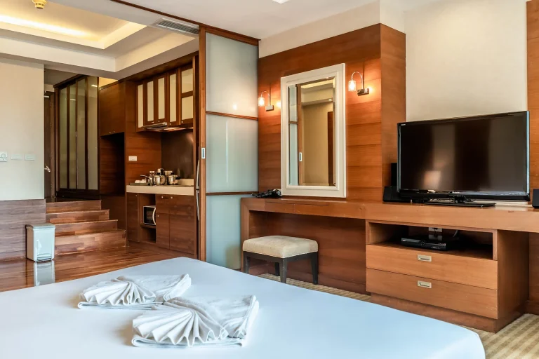 sukhumvit-hotel-suite-with-jacuzzi-kitchen-bedroom