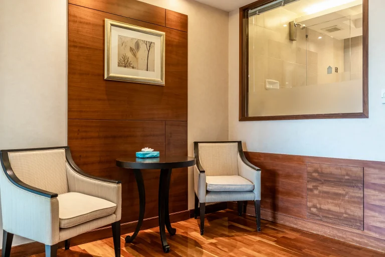 sukhumvit-hotel-suite-with-jacuzzi-kitchen-room-detail