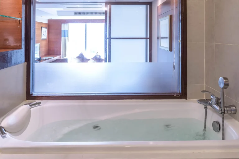 sukhumvit-suite-with-jacuzzi-and-kitchen-bathroom