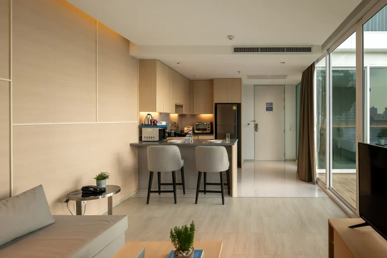 thonglor-1-bedroom-suite-garden-skytrain-5-star-hotel