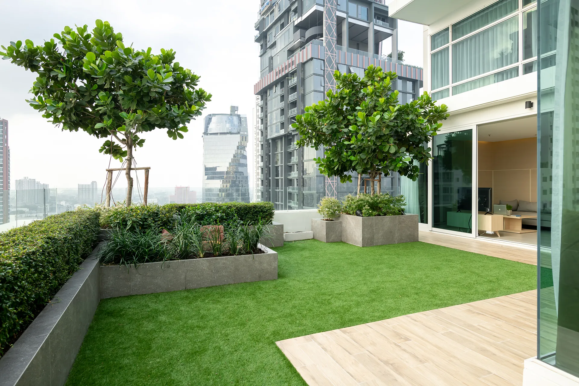 thonglor garden suite 1-bedroom skytrain 5-star-hotel