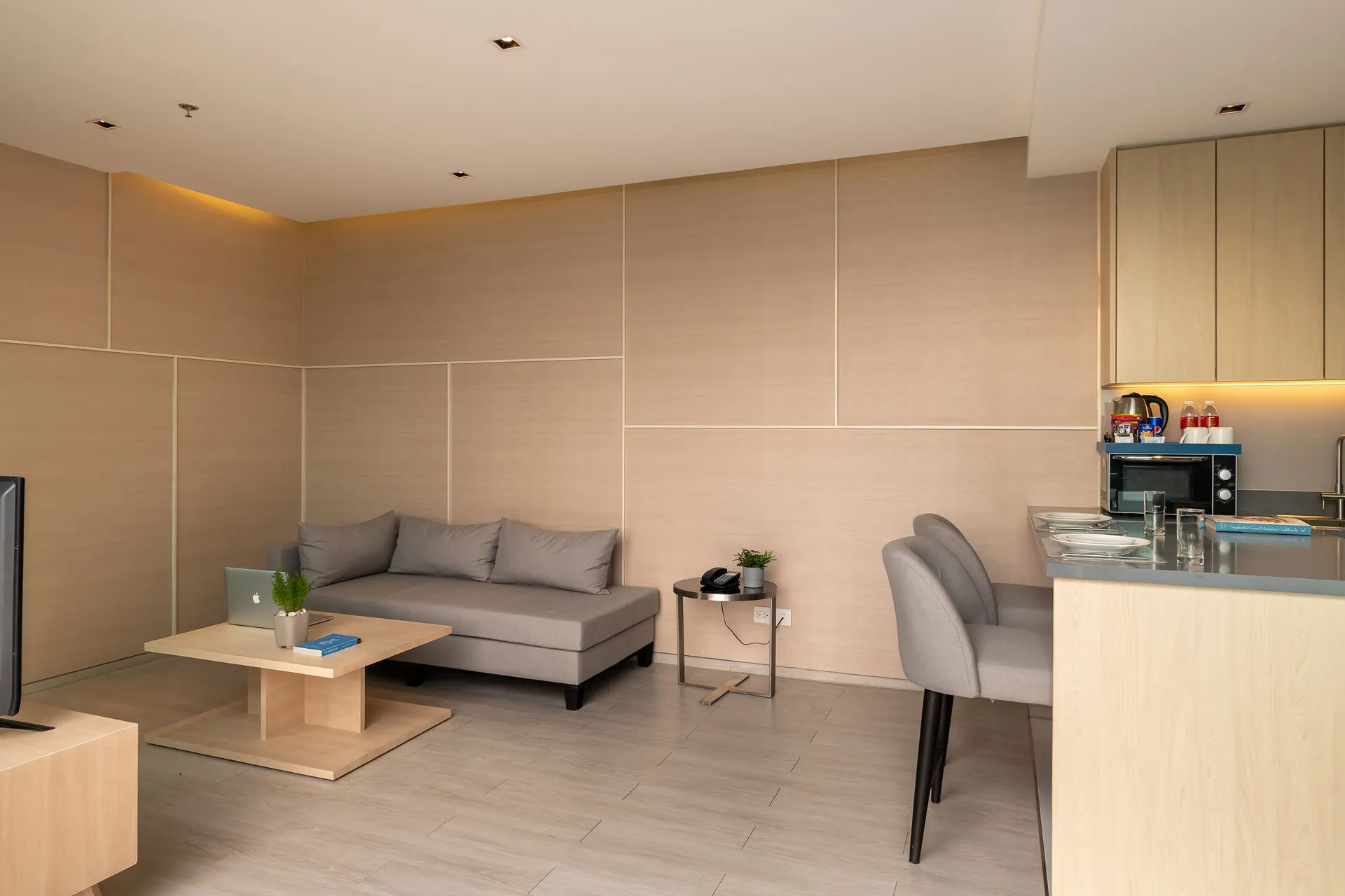 1-bedroom suite thonglor garden skytrain 5-star-hotel