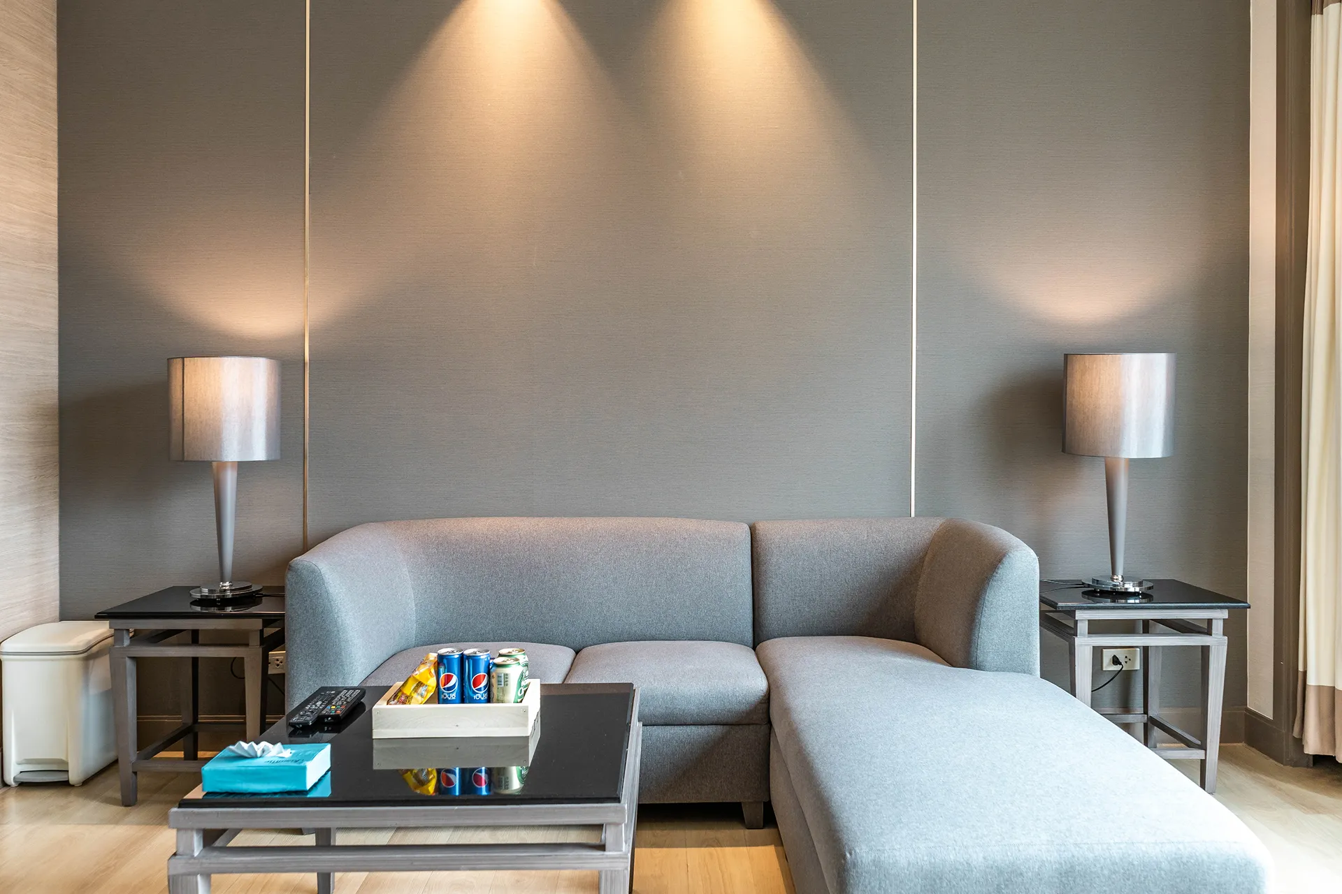 hotel bangkok 1-bedroom suite with kitchen 5-star