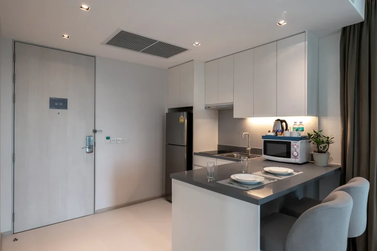 with-kitchen-skytrain-2-bedroom-suite-thonglor-5-star-hotel