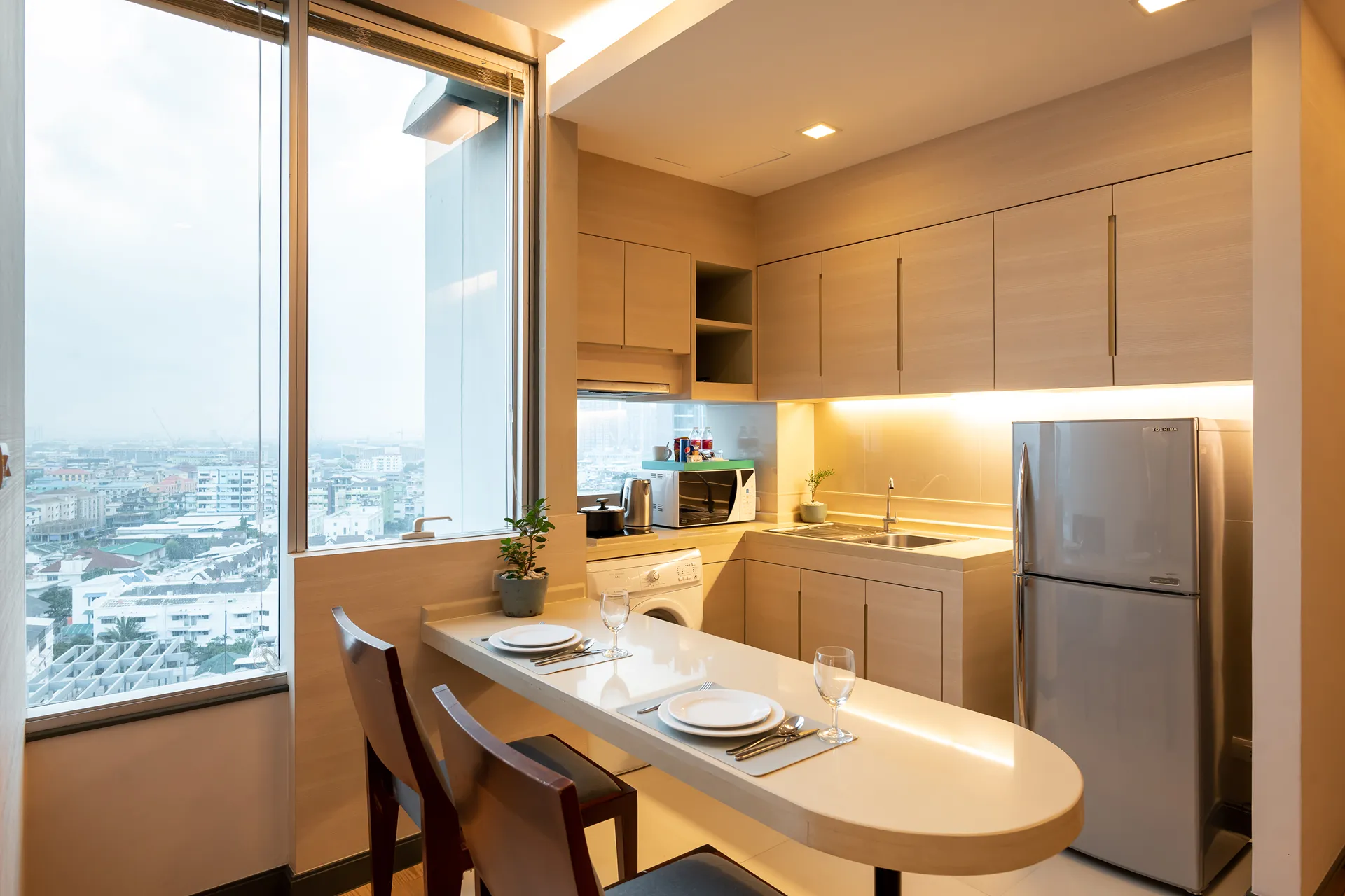 with kitchenette suite 5-star sukhumvit hotel skytrain bangkok