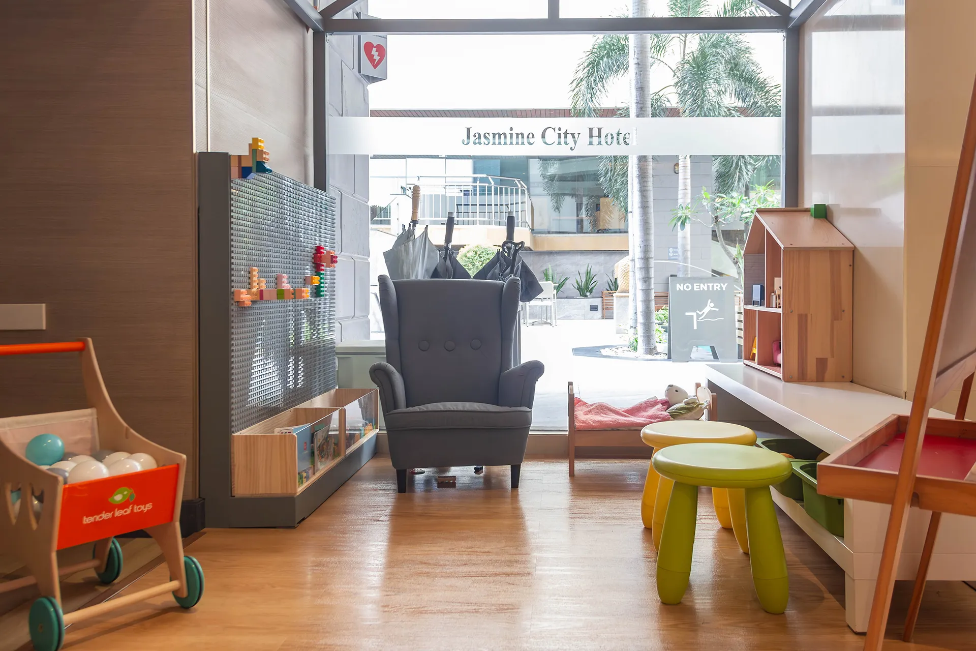 5-star hotel bangkok sukhumvit hotel near asok bts mrt kids area