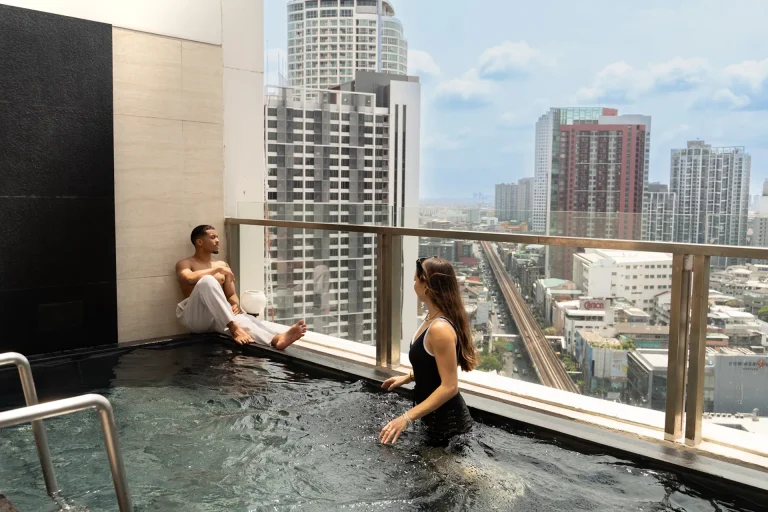 Guests working in a 5-star hotel near BTS Phra Khanong Skytrain.