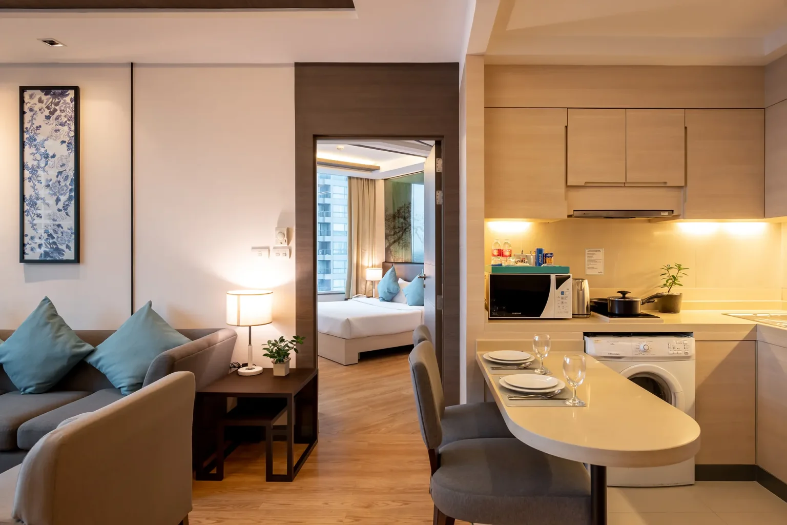 A bedroom inside a 5-star hotel near BTS Phra Khanong Skytrain.
