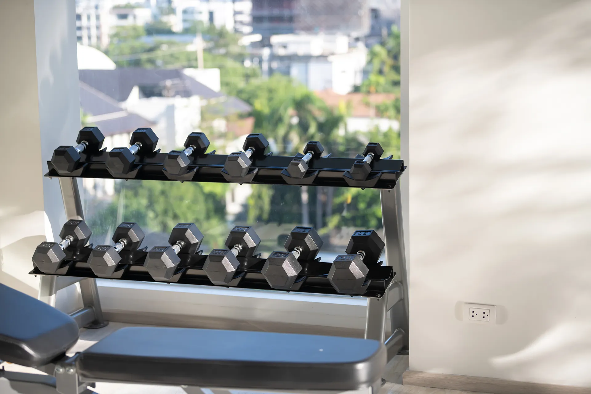 outdoor pool hotel bangkok 5-star-service fitness