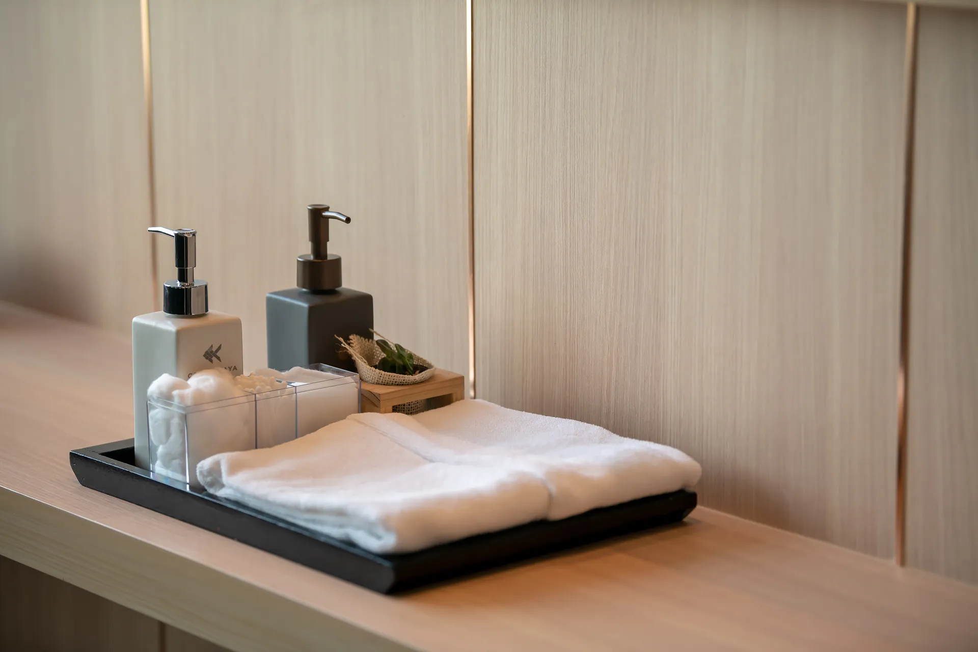 outdoor pool hotel bangkok 5-star-service heated relaxing pool