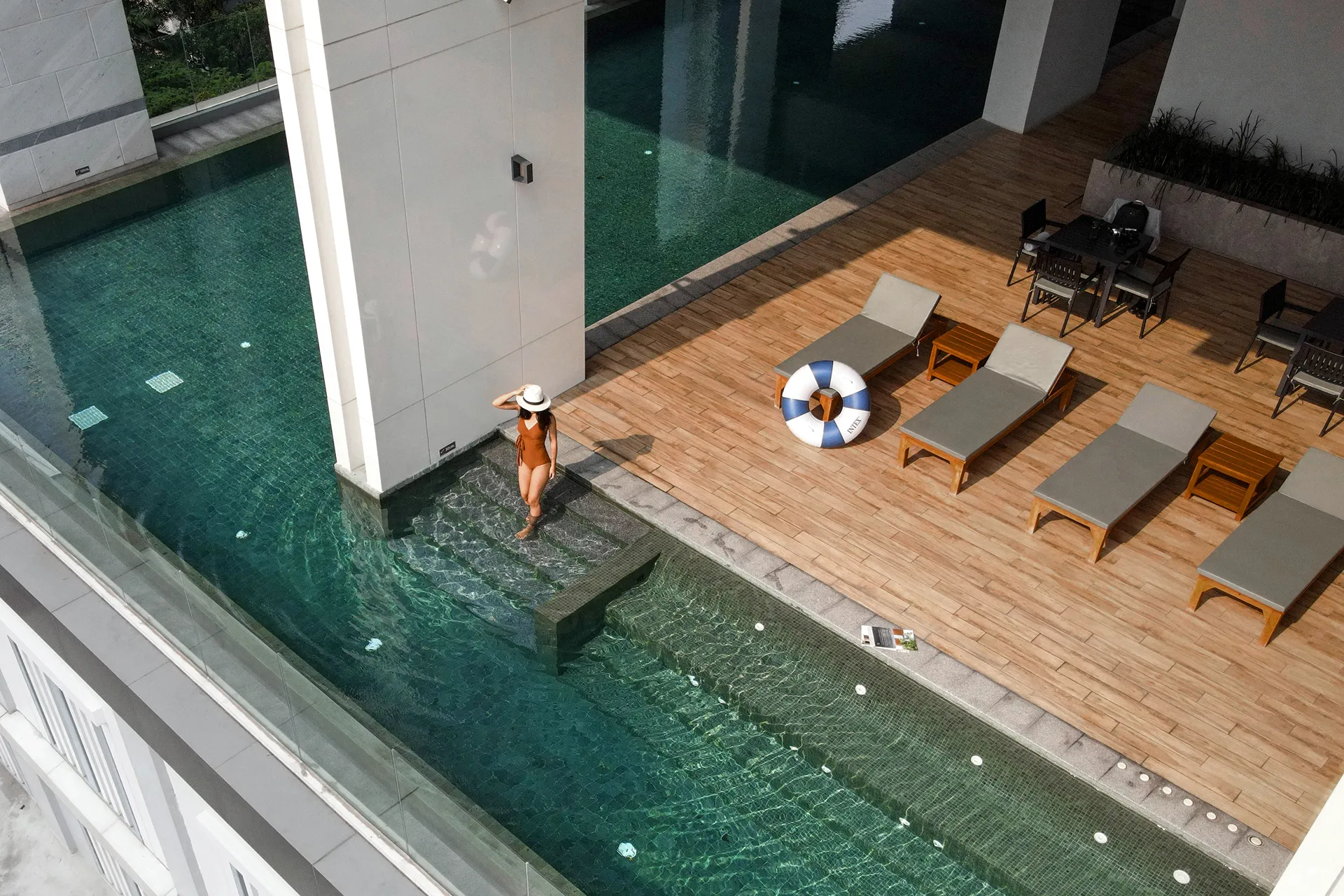 outdoor pool hotel bangkok 5-star-service outdoor pool