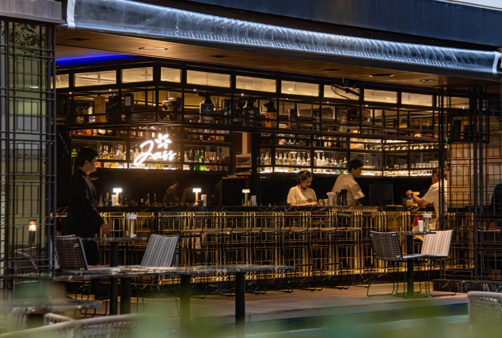 business hotel sukhumvit dining bar