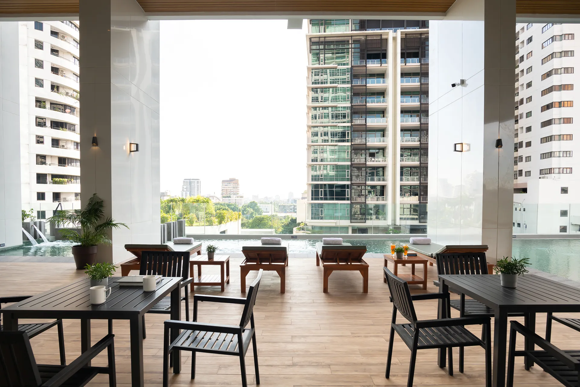 outdoor pool hotel bangkok 5-star-service hotel pool