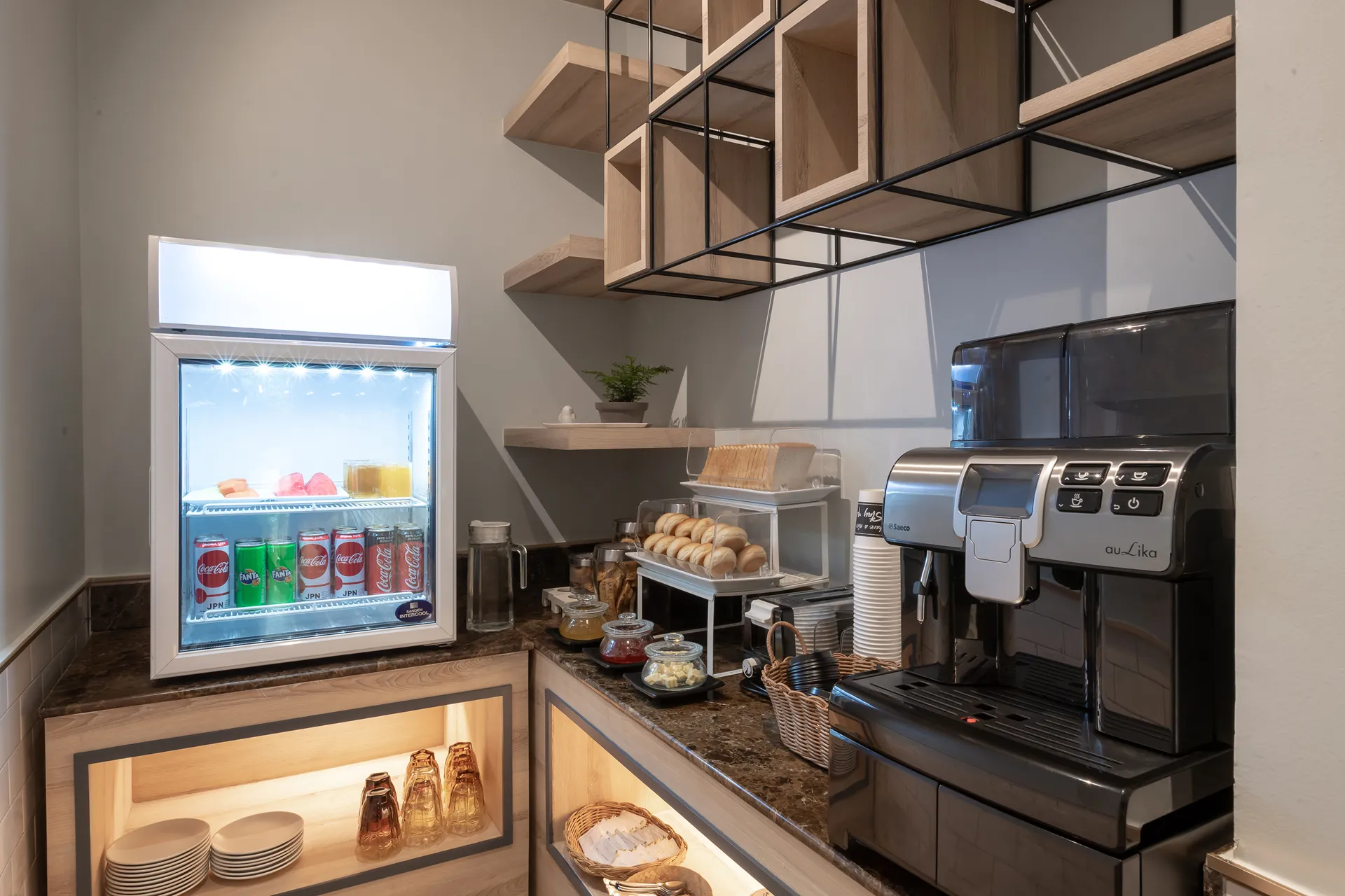 service facilities bangkok 5-star hotel asok working area