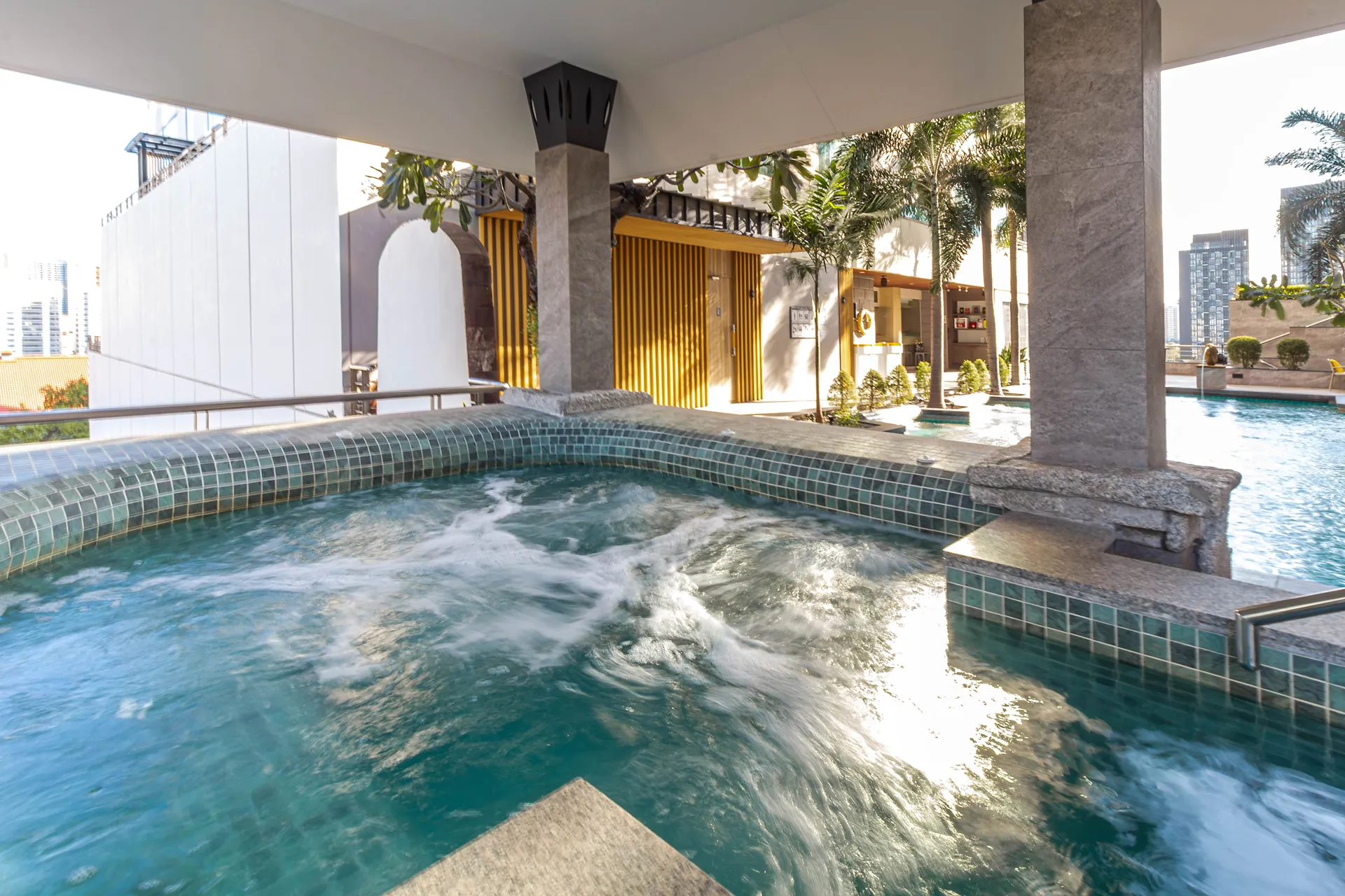 service facilities bangkok 5-star hotel asok jacuzzi