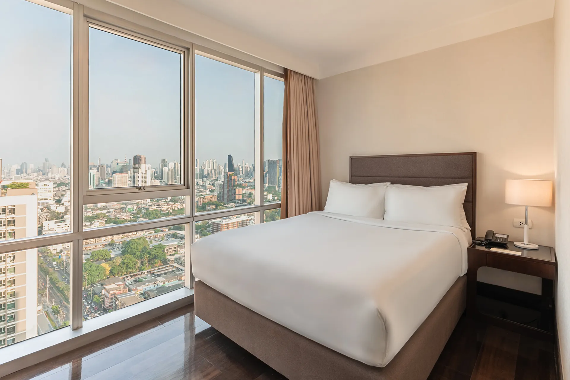 2-bedroom family suite in Bangkok hotel near BTS Asok