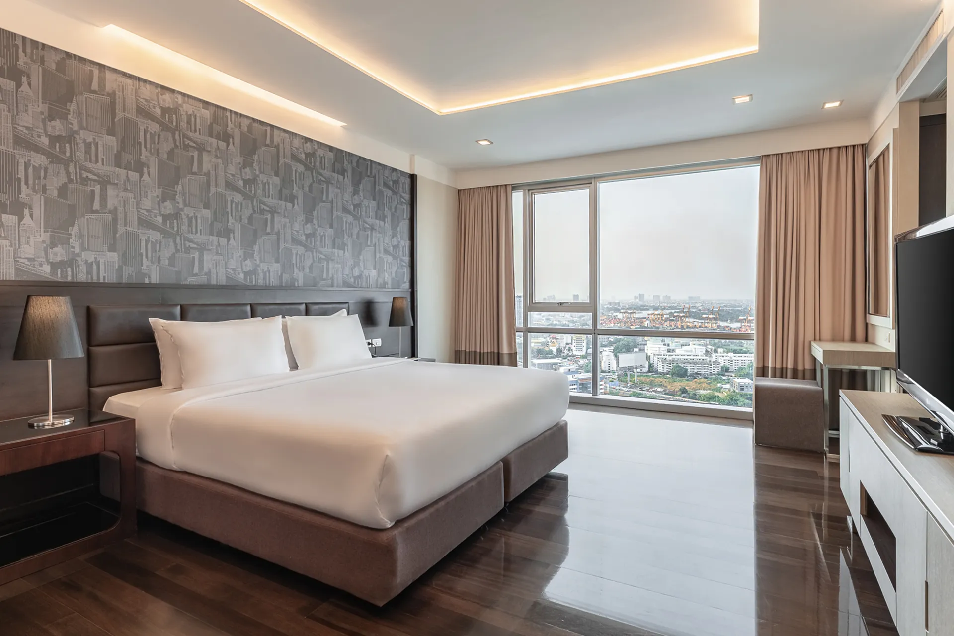 3-bedroom hotel suite in Bangkok with kitchen and skyline city view