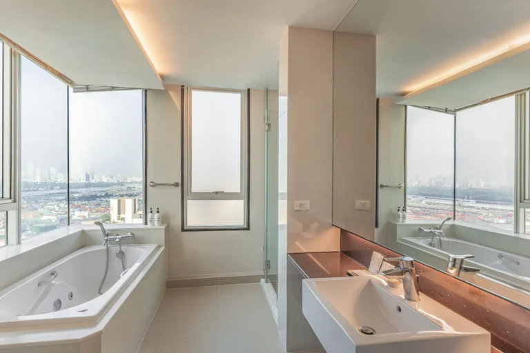 bangkok-3-bedroom-suite-serviced-apartment-kitchen-view