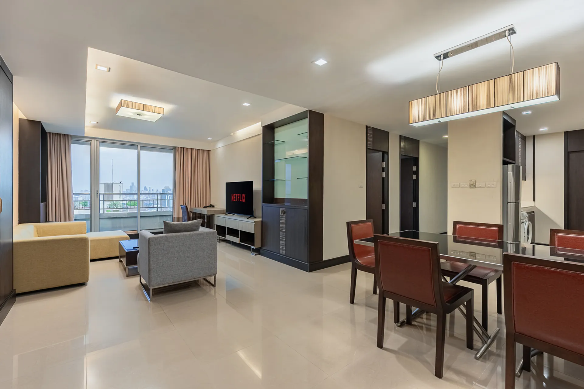 Luxury 2-bedroom suite in 5-star Bangkok hotel for families near BTS