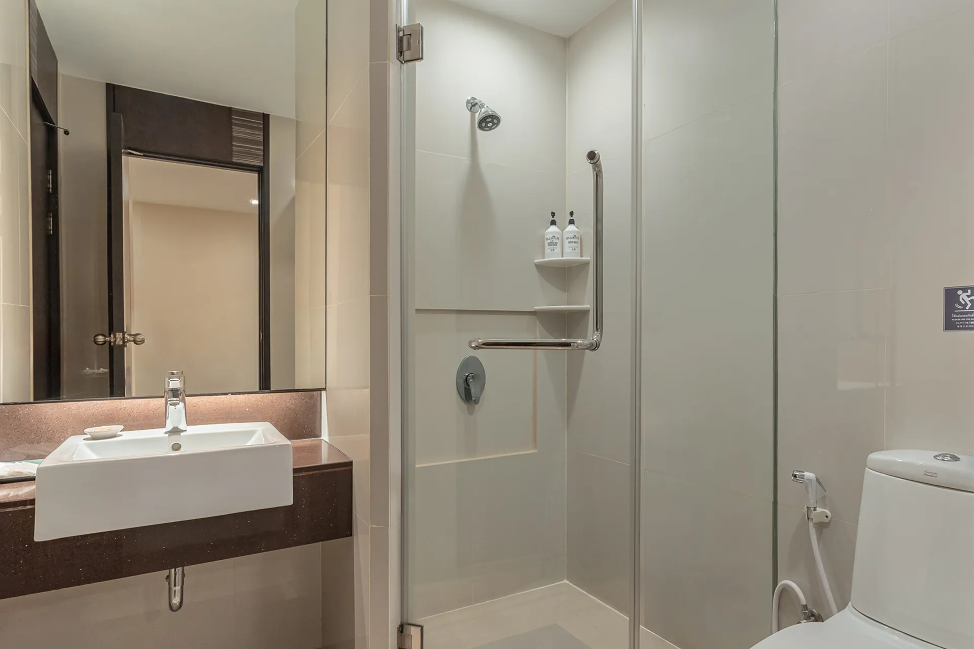 2-bedroom serviced apartment in Bangkok for family near BTS Sukhumvit