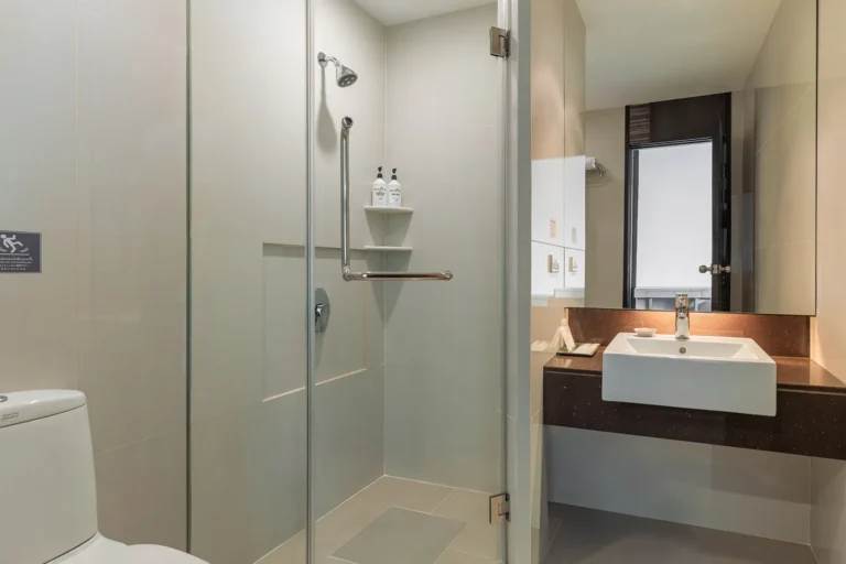 grande-3-bedroom-serviced-apartment-bangkok-kitchen-view
