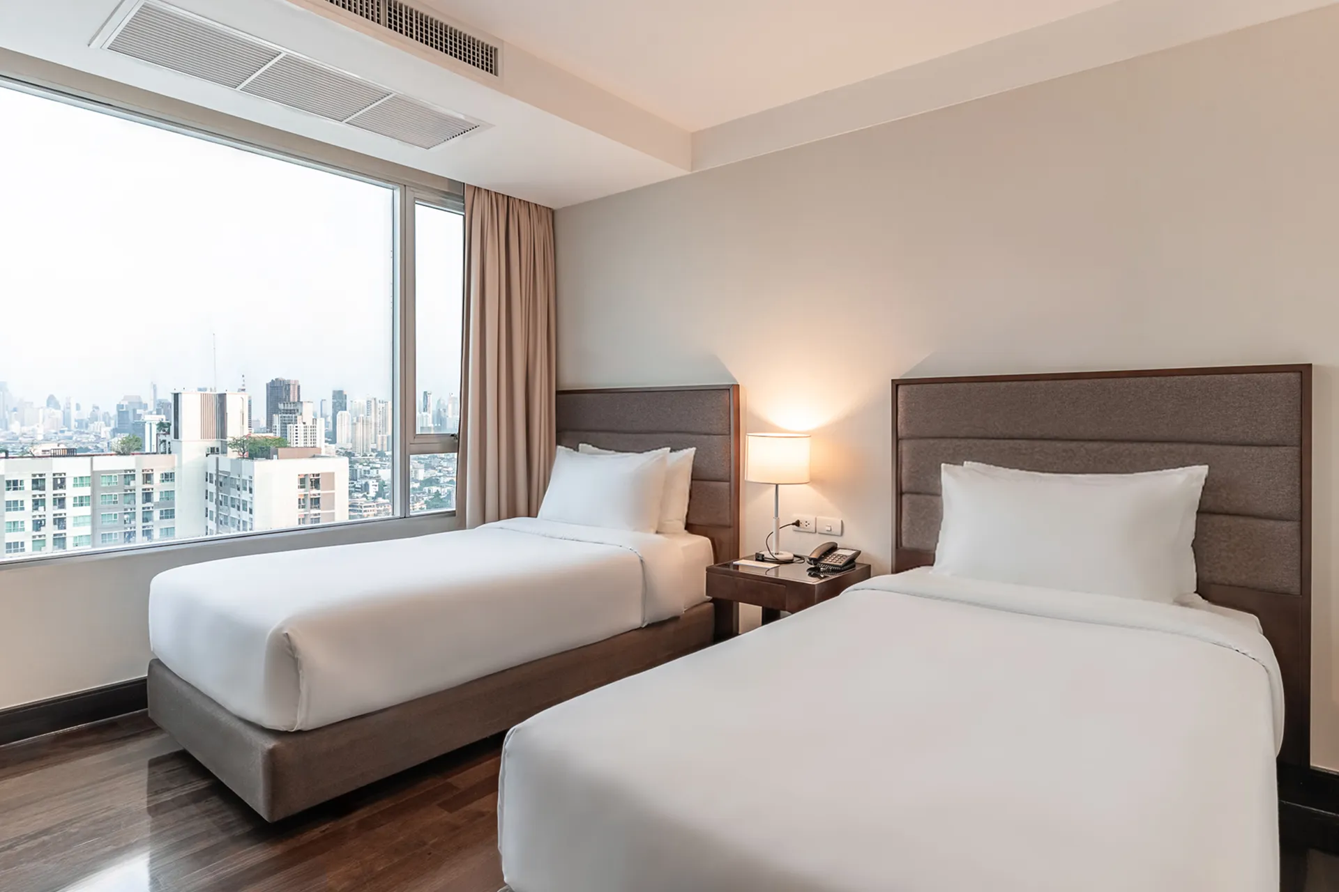 3-bedroom serviced apartment in Bangkok with kitchen and city view