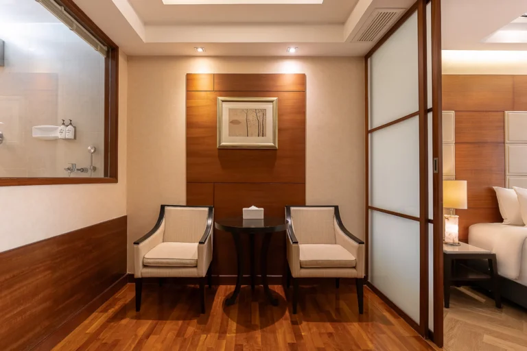 sukhumvit-hotel-luxury-suite-jacuzzi-city-view