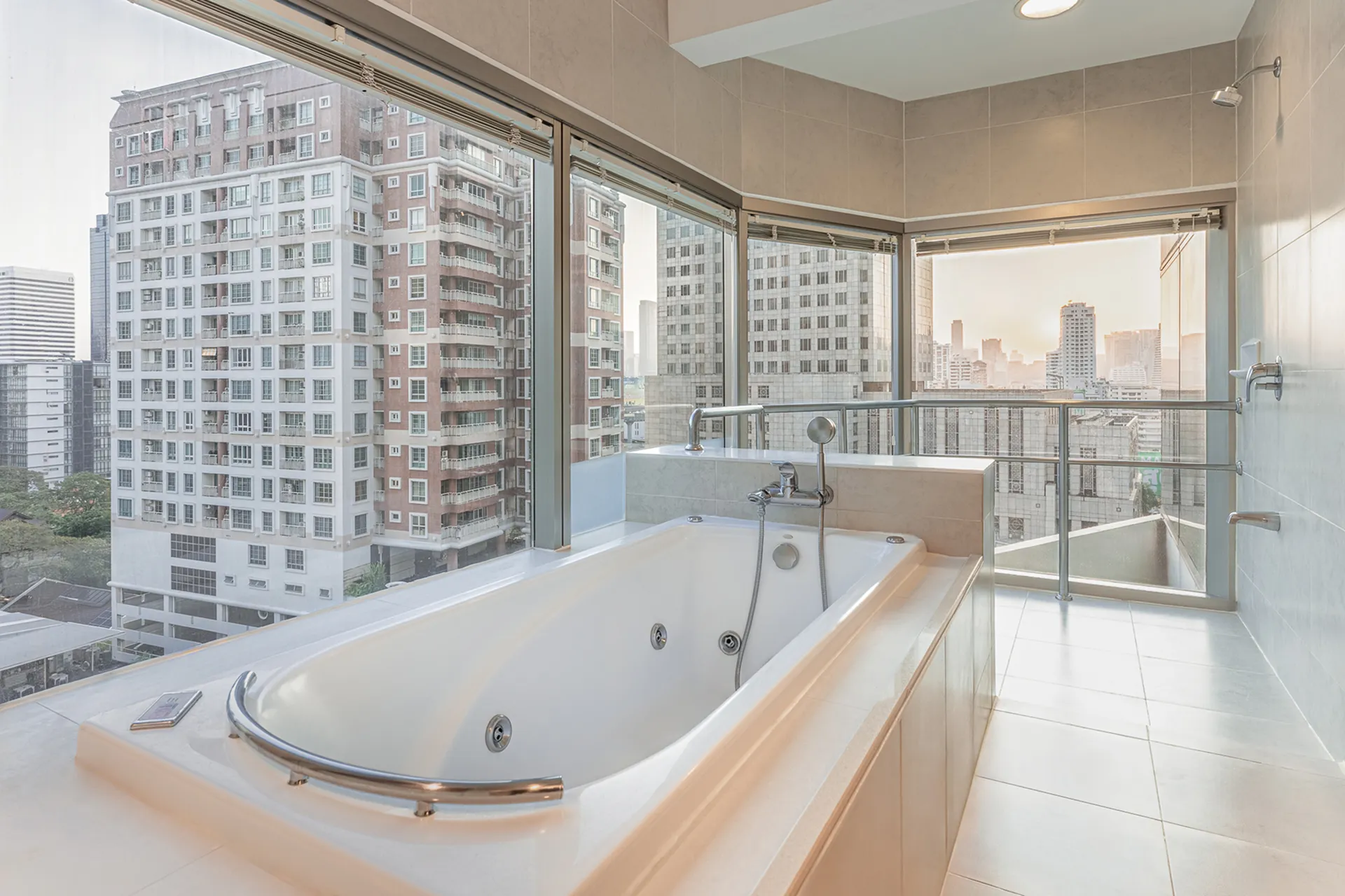 Executive City Jacuzzi Suite near BTS Asok with panoramic Bangkok city view