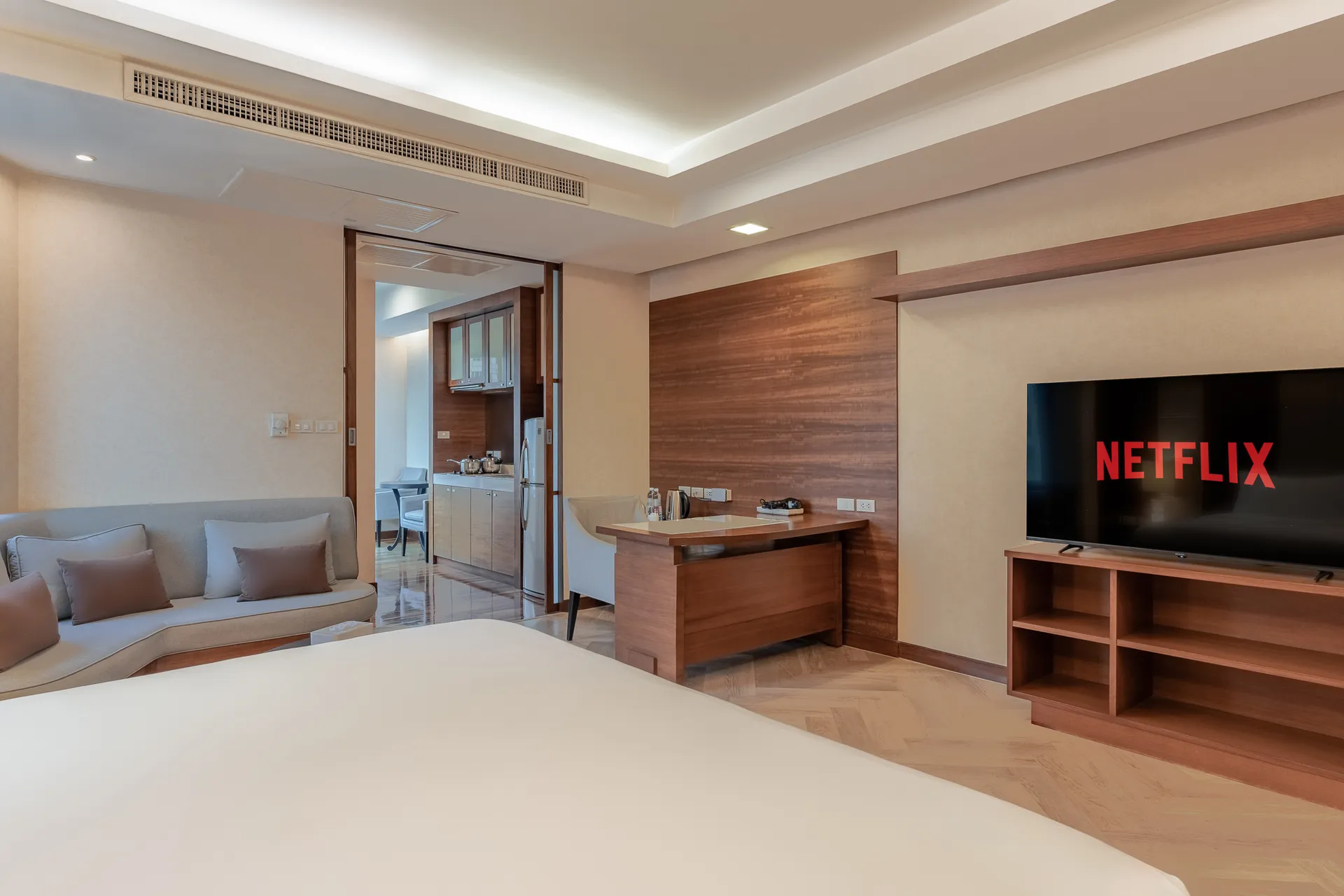 Sukhumvit suite with a private Jacuzzi and fully equipped kitchen