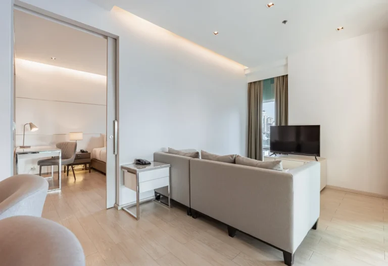 1-bedroom-suite-thonglor-bangkok-pool-view