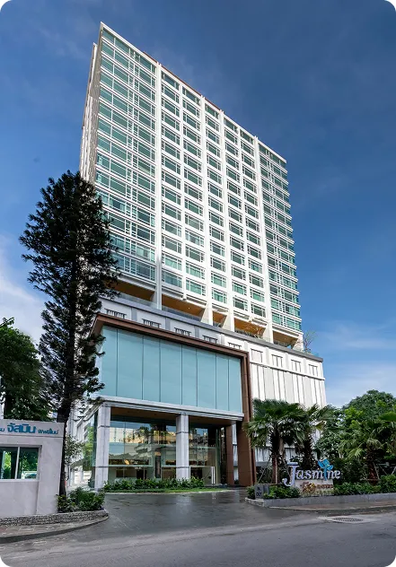 High-rise building view of Jasmine Grande Residence extended stay family serviced apartment in Sukhumvit Bangkok